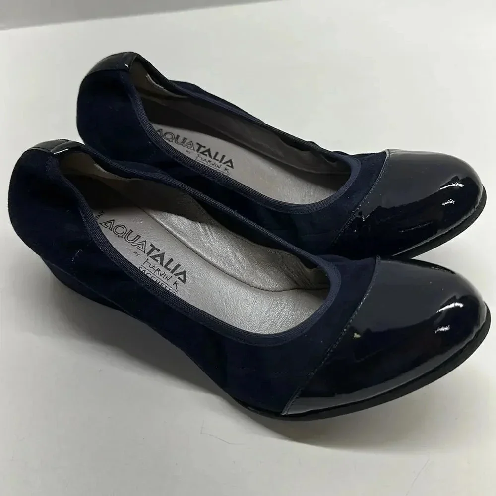 Aquatalia by Marvin V Sacchetto Stretch Wedge Heels Black Cap Toe Blue Suede 6